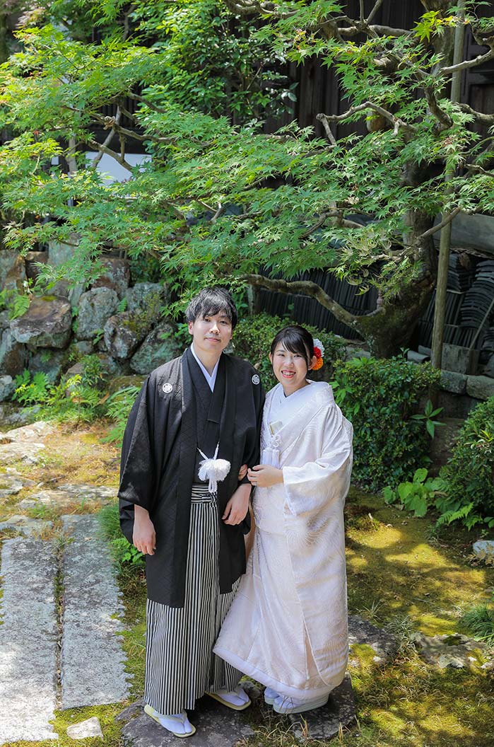 美しい京都の日本庭園での婚礼写真