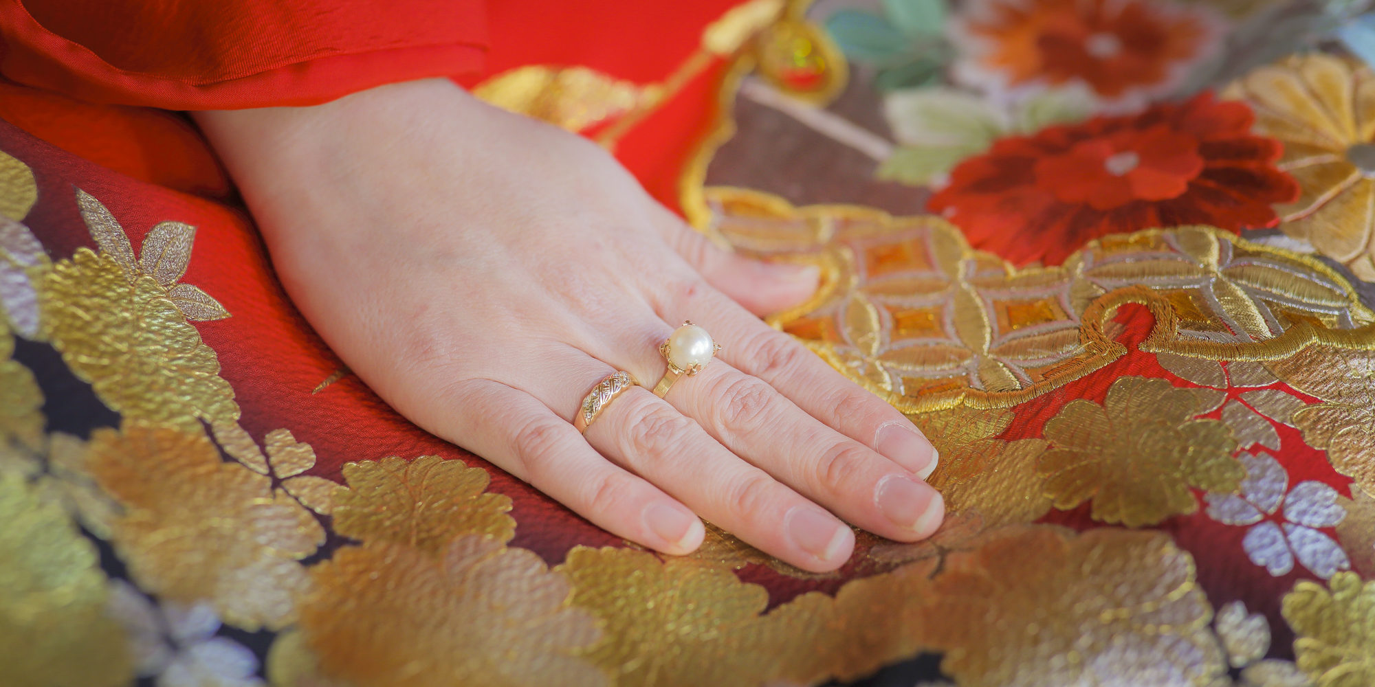色打掛に指輪の和装イメージカット