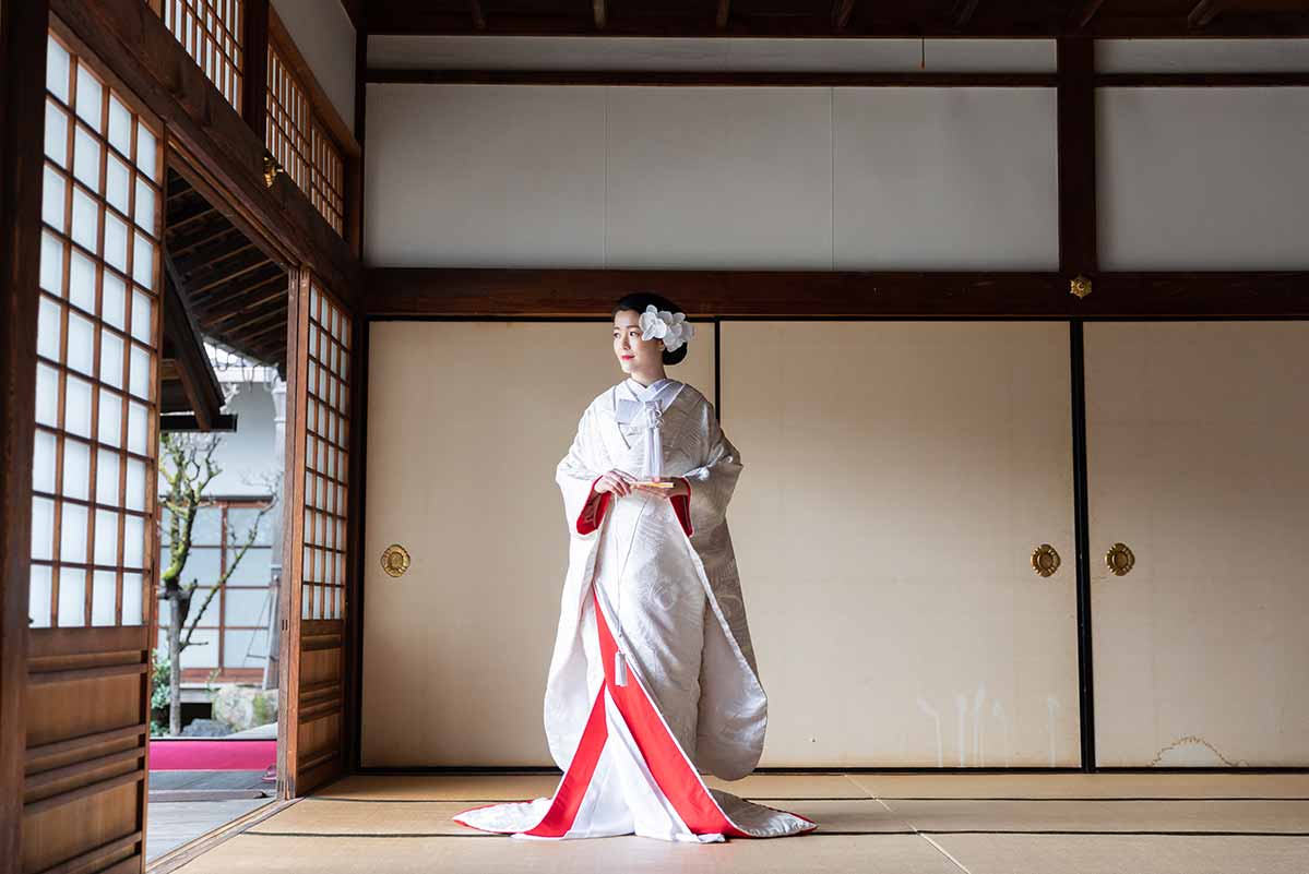 和室で白無垢姿の花嫁様