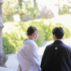 白無垢6.鶴ー草花 妙蓮寺縁側でのお写真イメージ