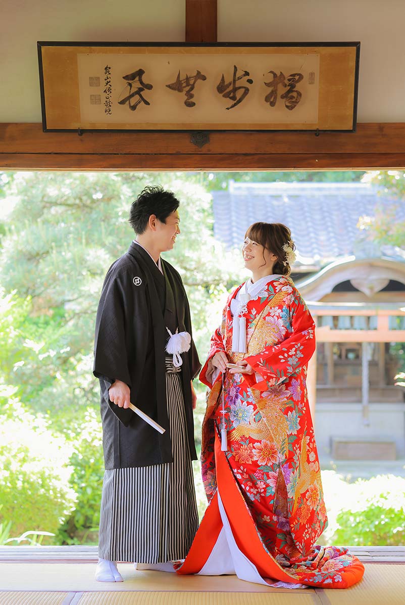 京都戒光寺で見つめ合う後撮りのご夫婦様