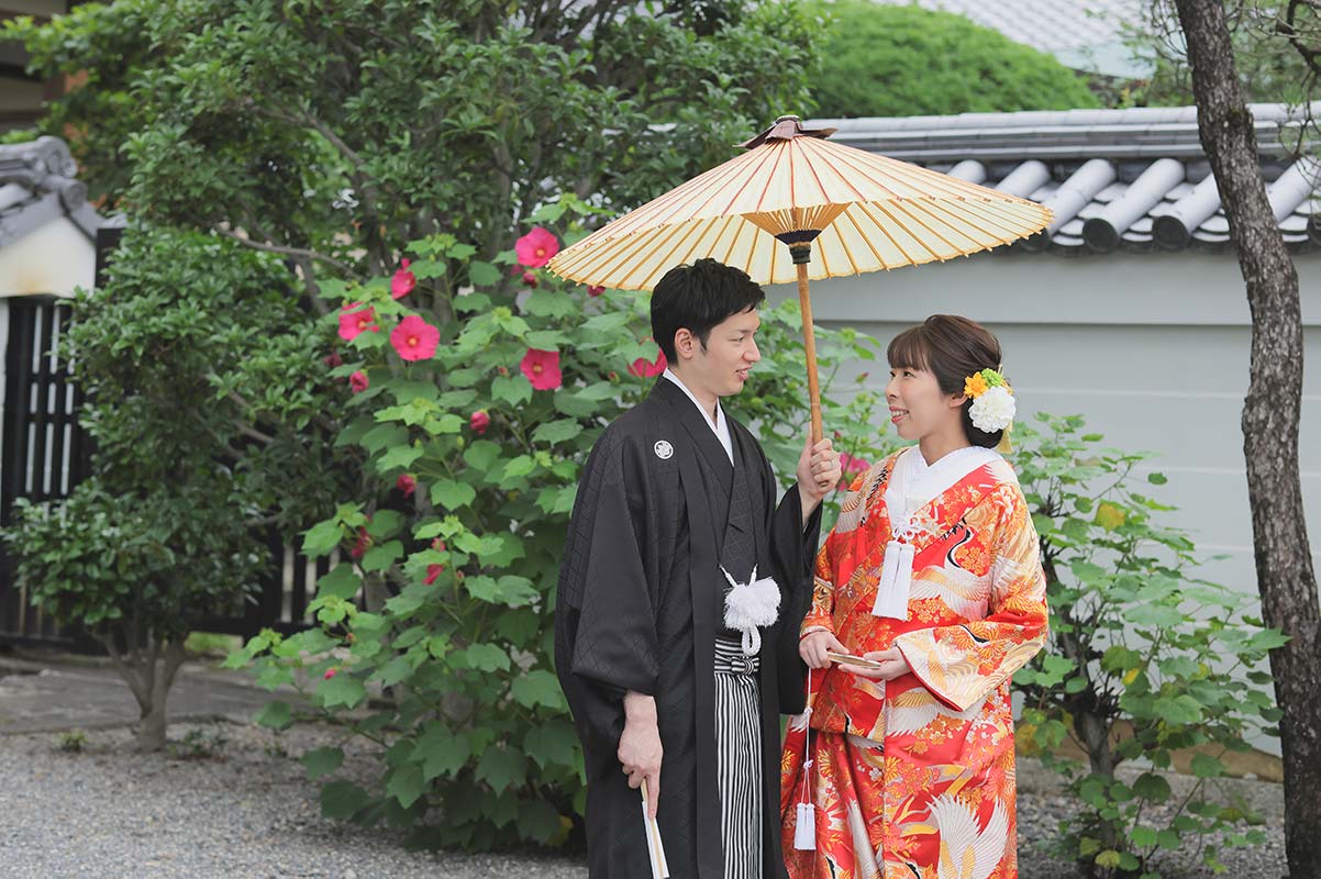 京都の芙蓉の花と結婚写真