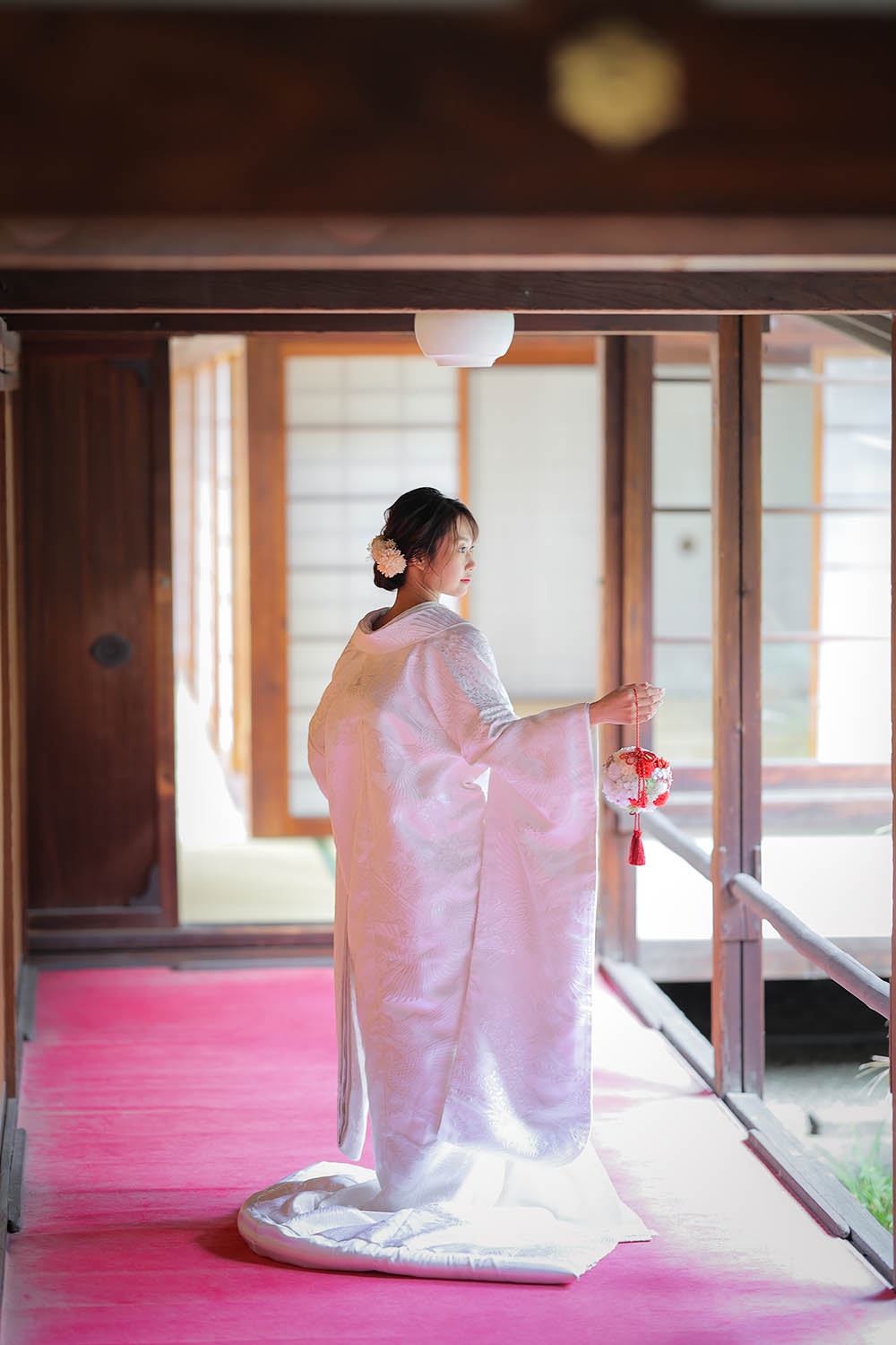 白無垢姿の花嫁様の京都の寺院での一枚