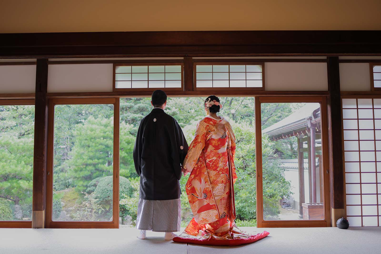 京都壽聖院での前撮り画像庭園後ろ姿