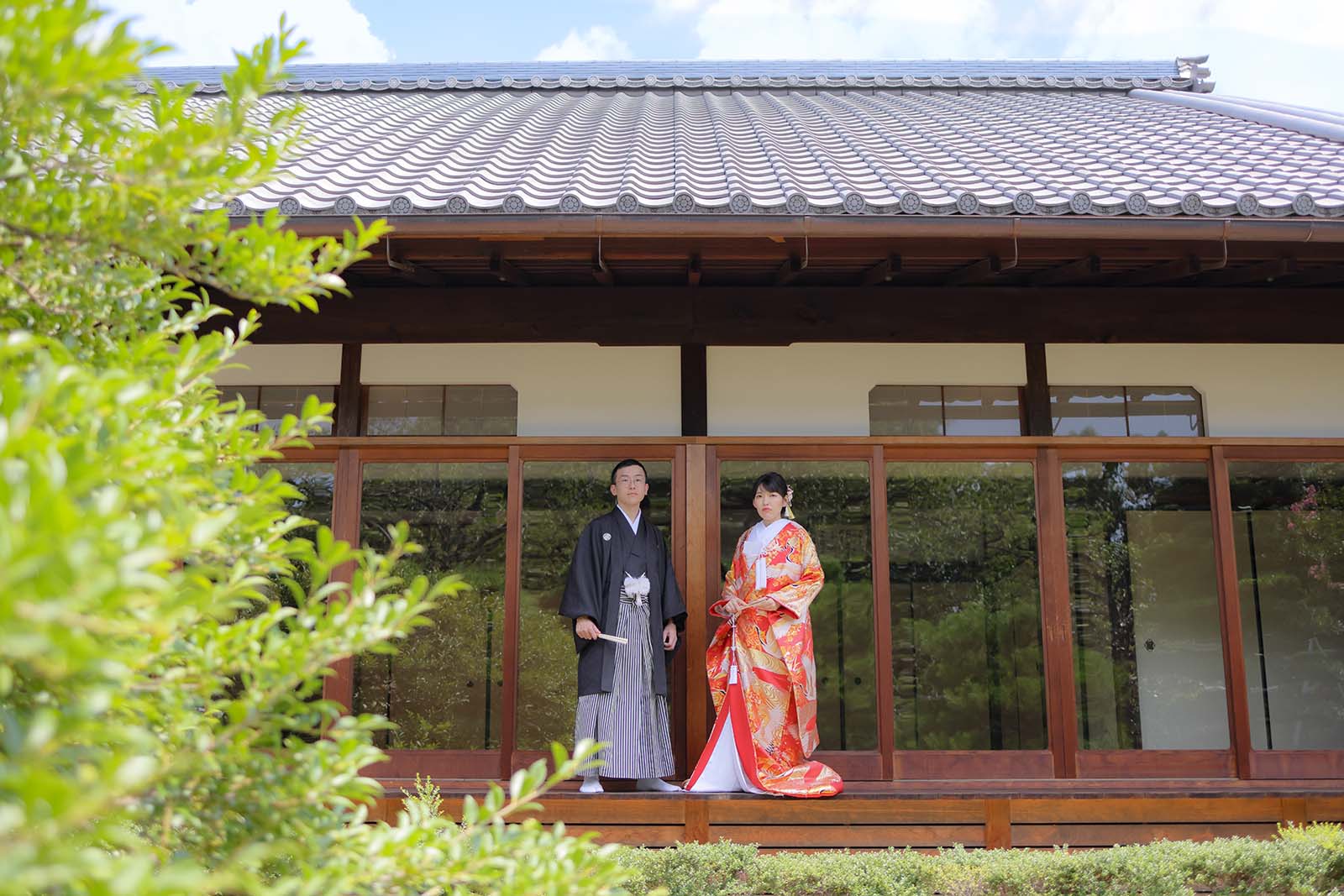 京都壽聖院での前撮り画像庭園本堂と青空