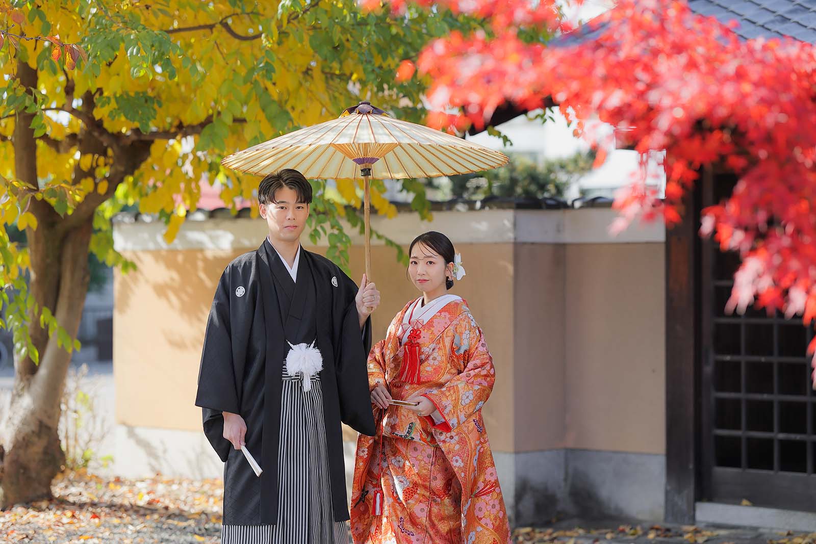 赤の筥迫（はこせこ）と紅葉で前撮り