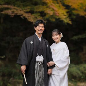 長楽寺庭園にて。見頃を迎えた紅葉とのお写真 秋の京都で和装フォトウェディング