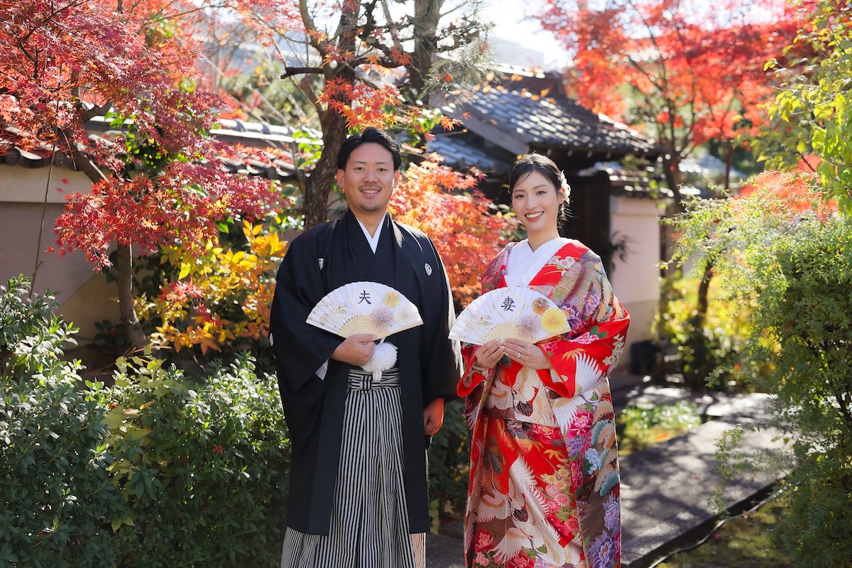 扇子を利用した和装前撮りフォト