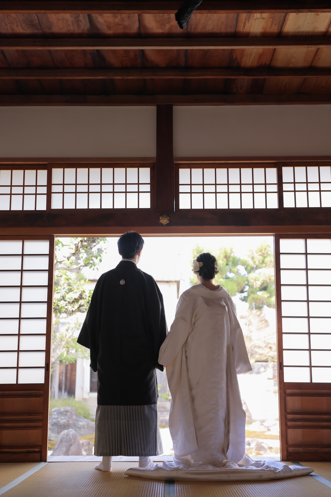 白無垢の後ろ姿の前撮りお写真イメージ