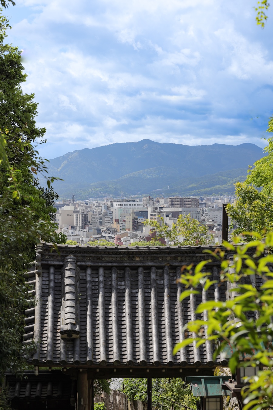 長楽寺から見える市内中心部の風景