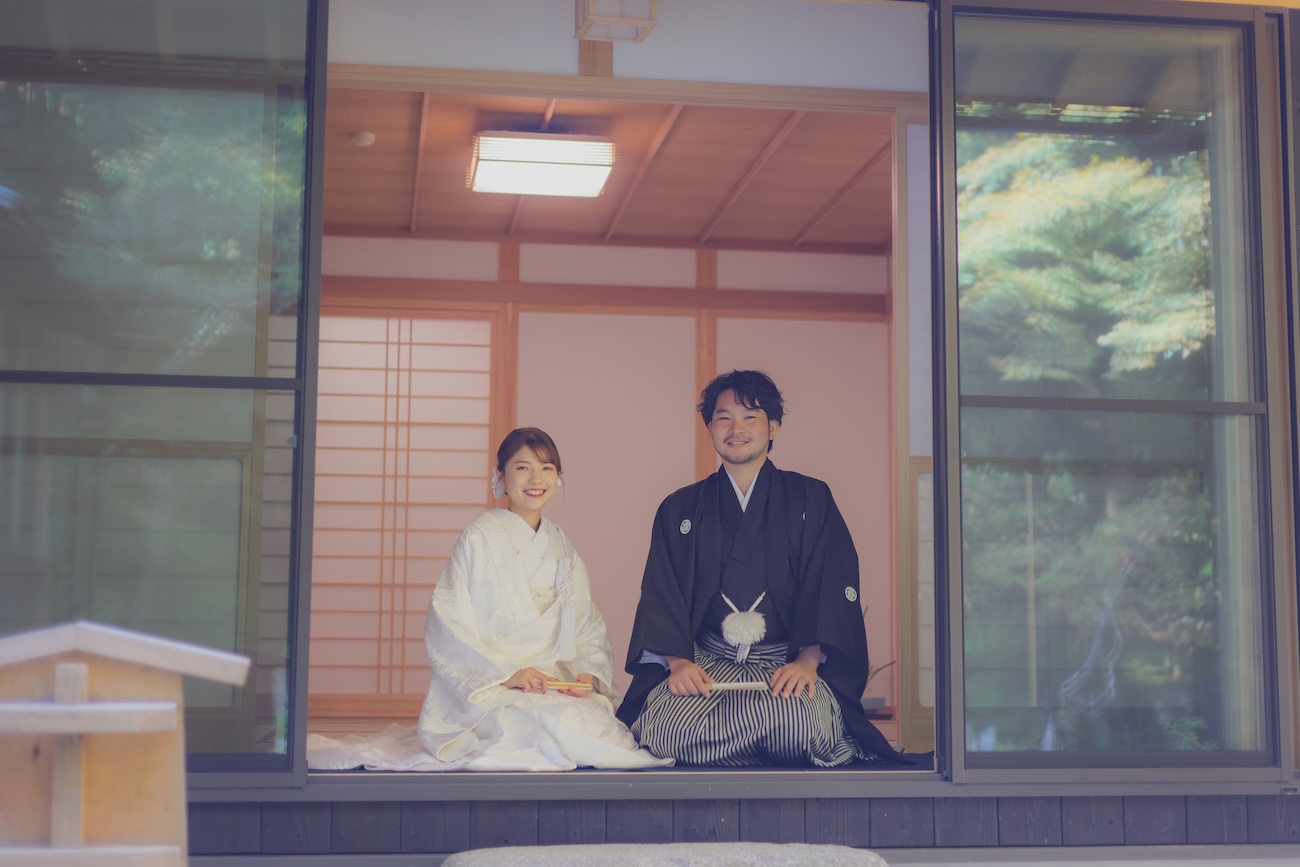 正座姿の新郎新婦様