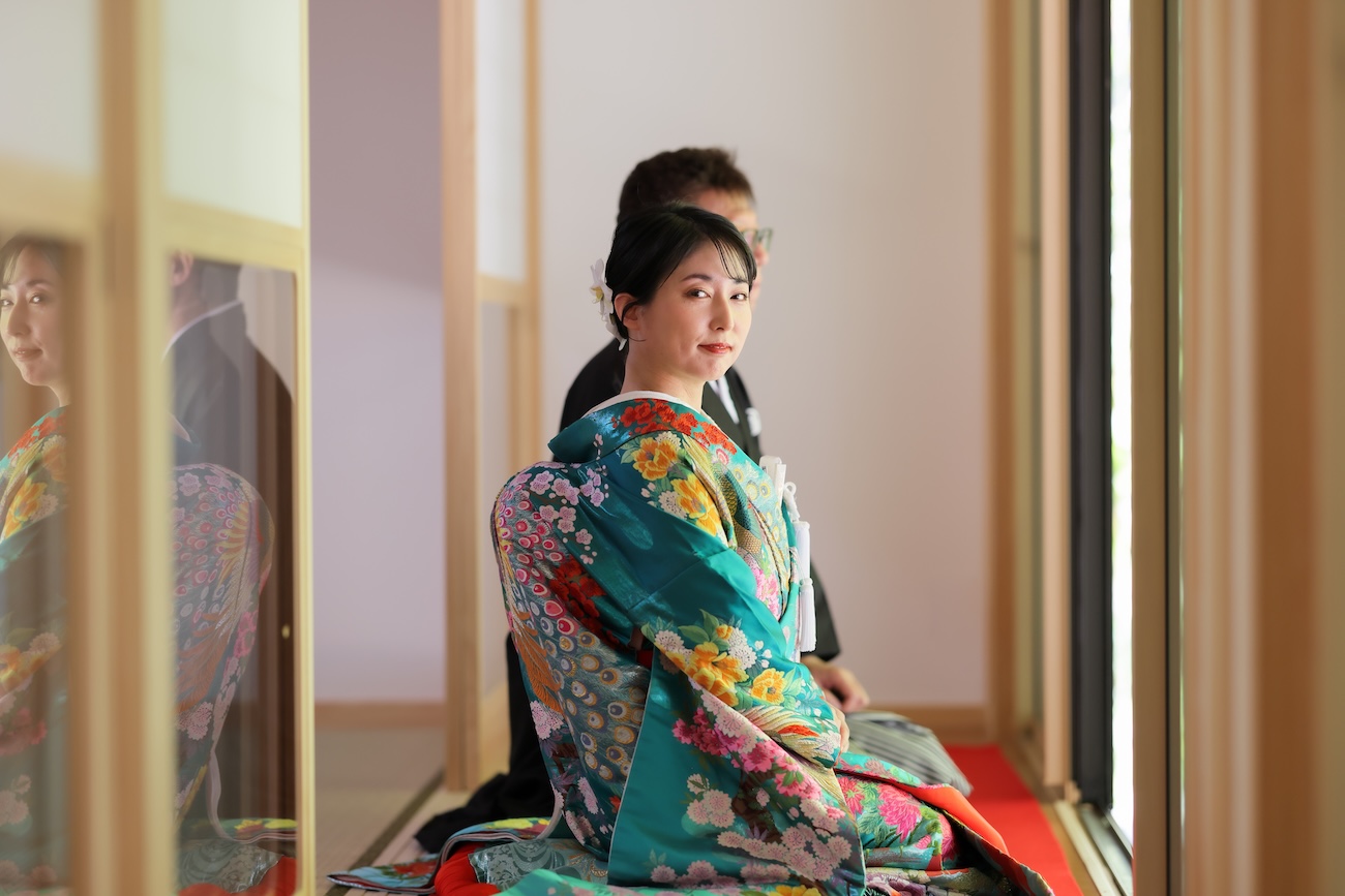 長楽寺縁側にて腰掛ける花嫁様