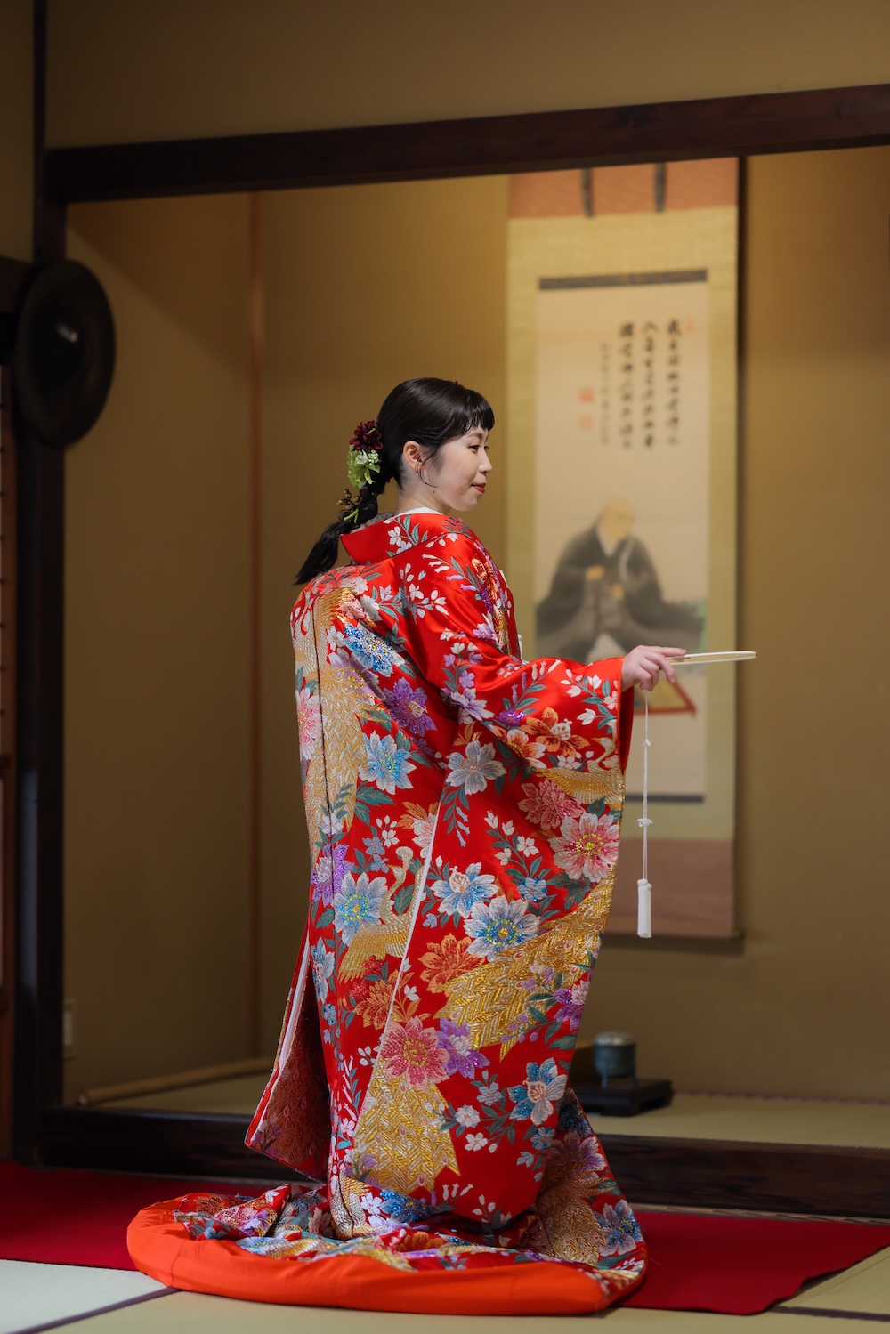 弘誓寺床の間前での色打掛姿の花嫁様