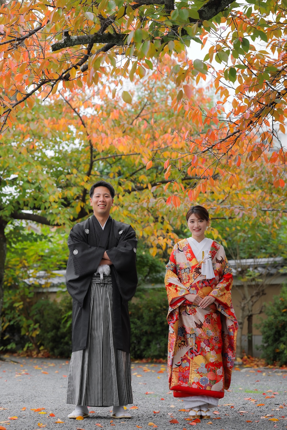 秋の気配が色づく境内で残す、季節の情緒あふれる撮影カット