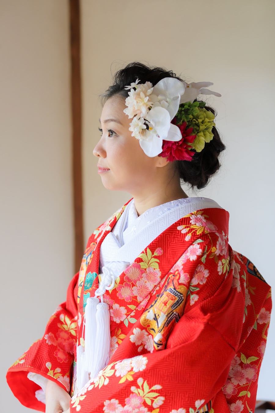お花でボリュームを出した色打掛のヘアセット