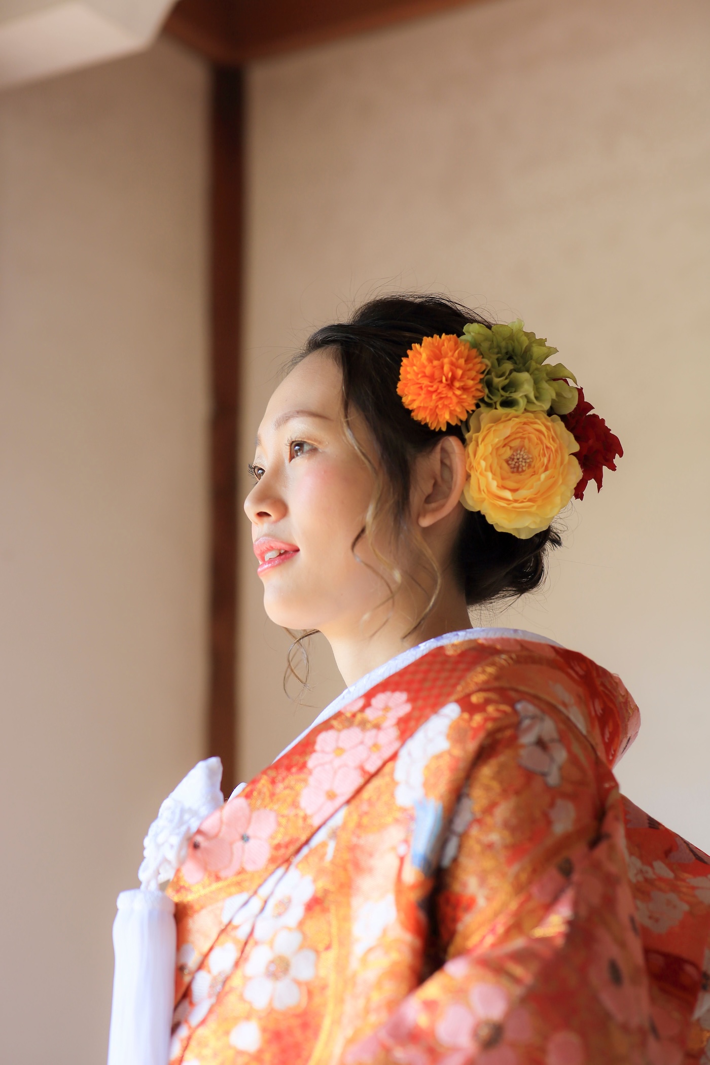 カラフルな髪飾りの花嫁様前撮りヘアスタイル