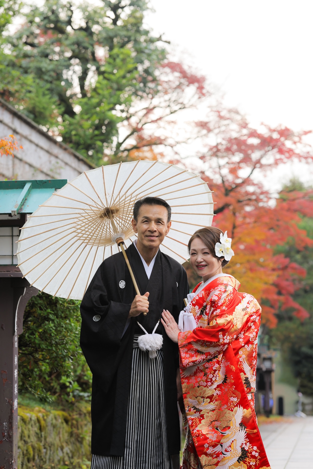 和傘を使った50&60代のお客様の和装結婚写真