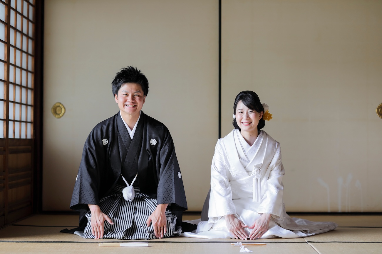 お寺の襖前での人気の三つ指のお写真