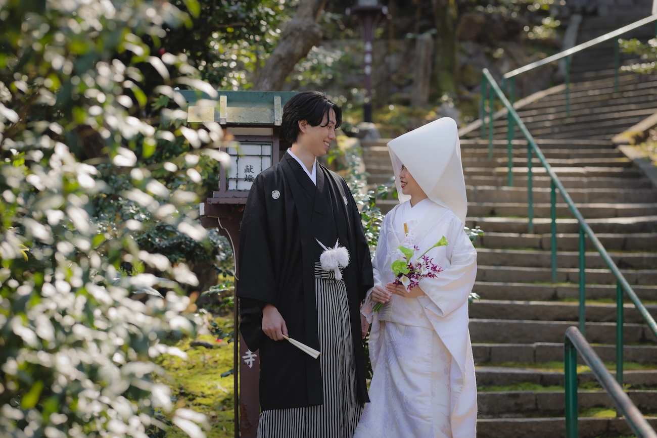 庭園での白無垢姿の花嫁様