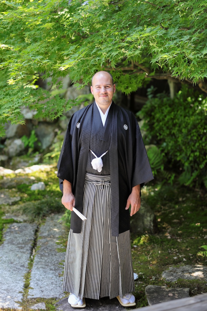 フランス人の新郎様の羽織袴姿