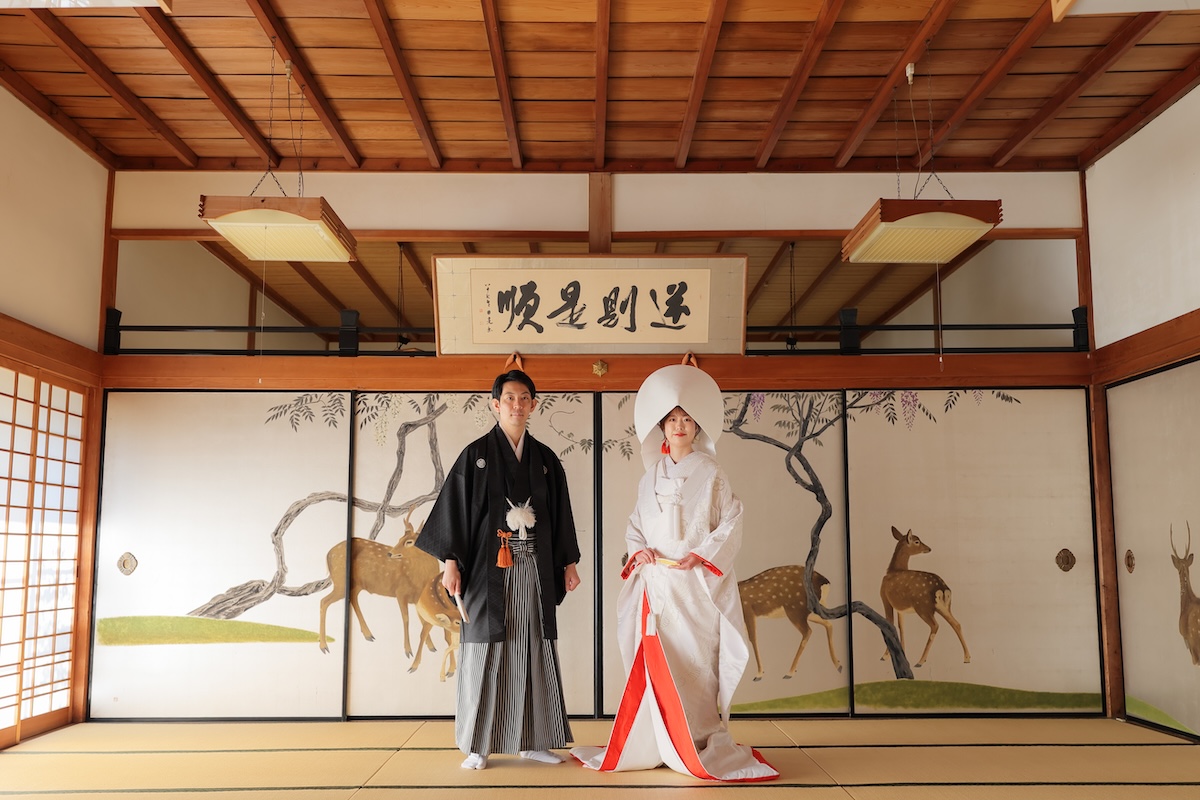 綿帽子で仕上げる、鹿の襖絵で春の和装前撮り