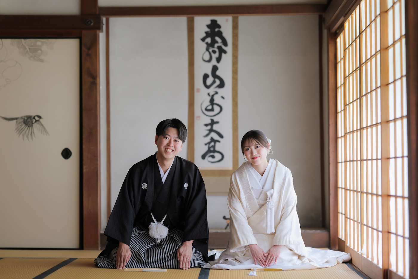 壽聖院床の間前での正座(三つ指)のお写真