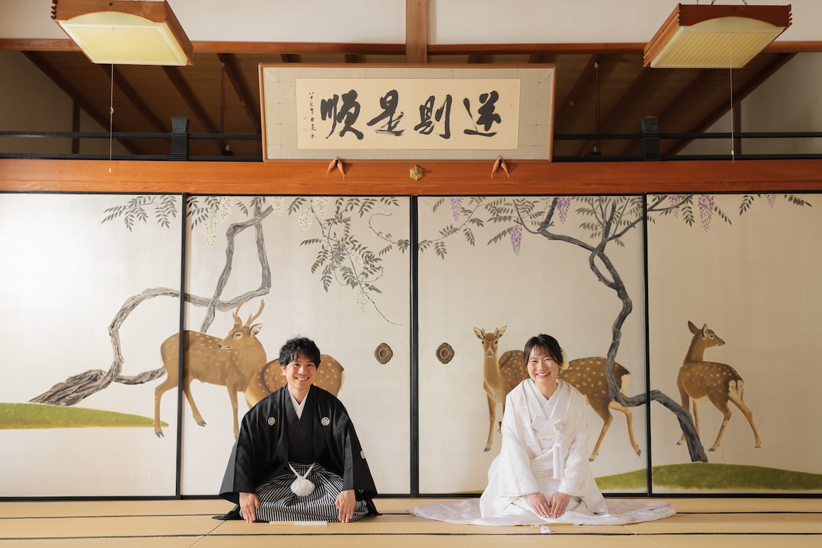 妙蓮寺の鹿の襖絵前での三つ指のお写真