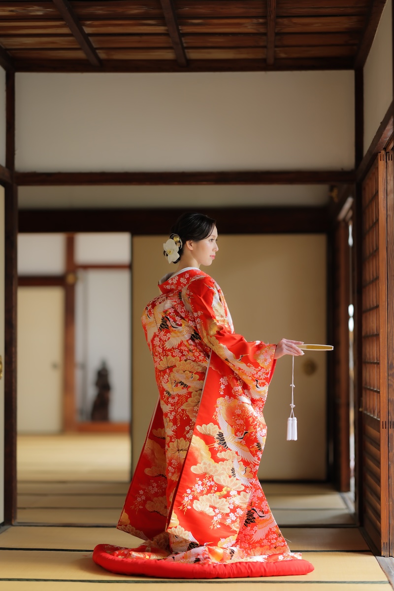 妙蓮寺での桜の色打掛の花嫁様のソロショット