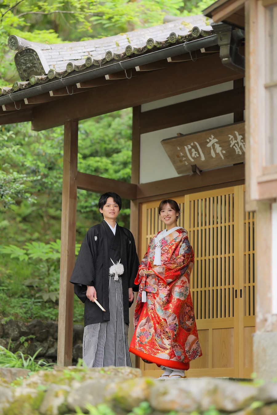 長楽寺古都の花嫁スタジオ客殿前での色打掛のお写真