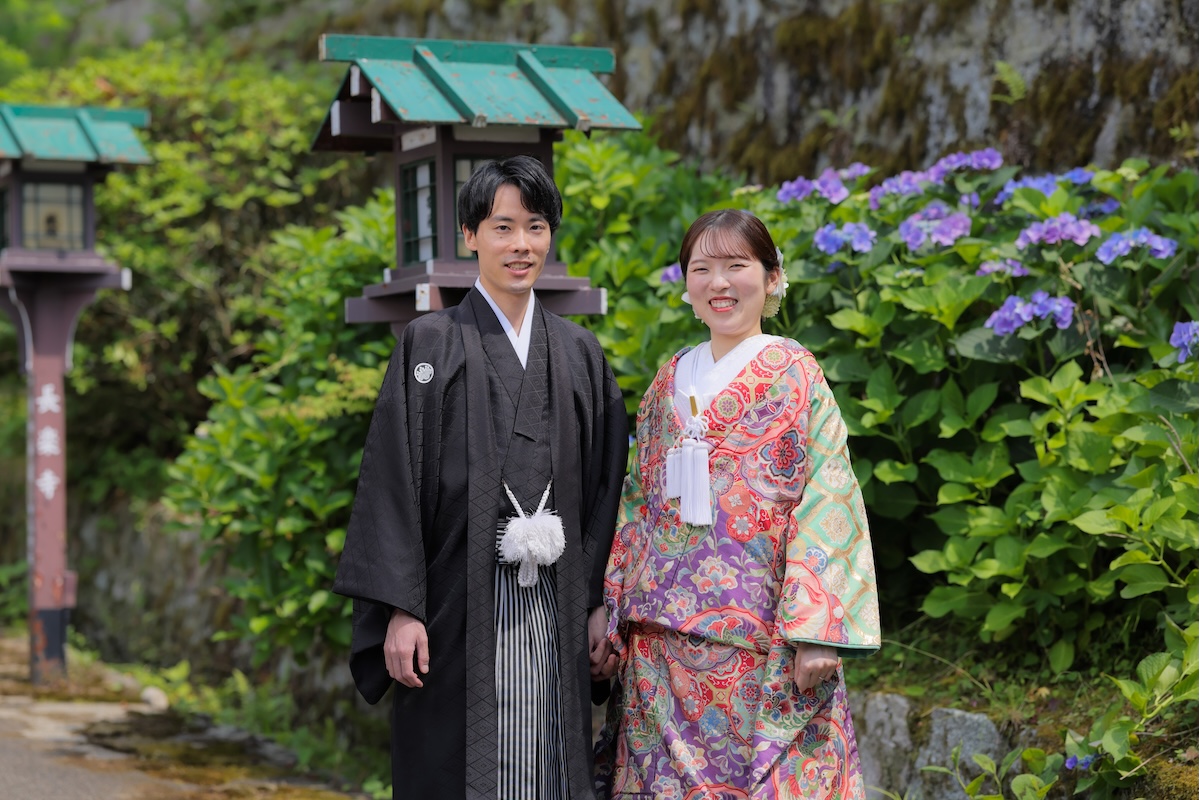 6月の京都長楽寺様の咲きはじめの紫陽花と色打掛で和装前撮り