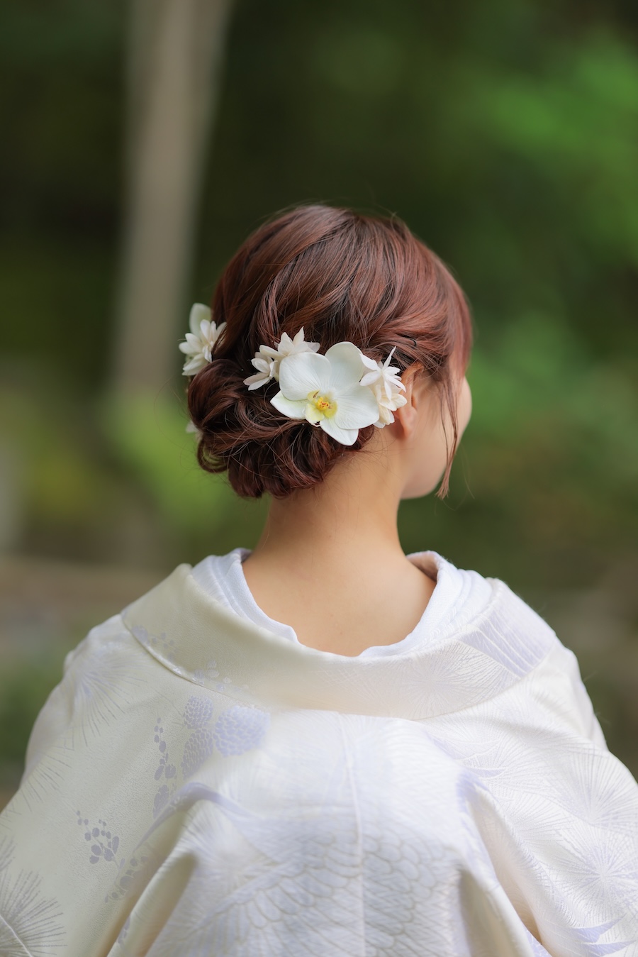 胡蝶蘭をメインに可愛らしい小花をあしらった花嫁様のヘアセット