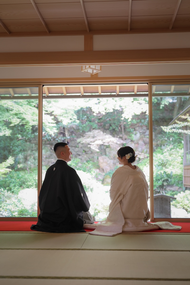長楽寺のお庭を背景にした後ろ姿のお写真