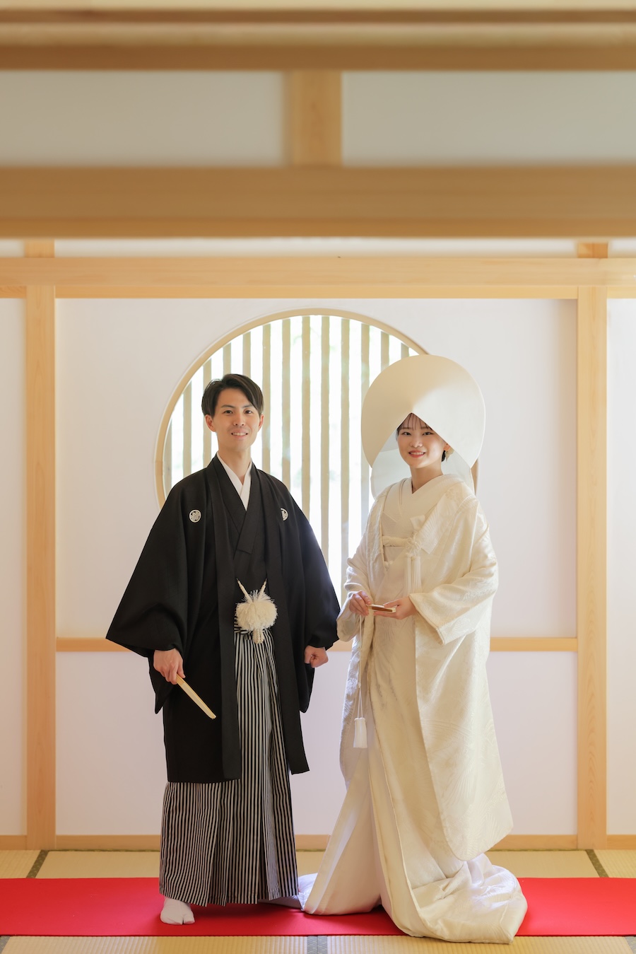 長楽寺円窓前での人気の前撮りお写真