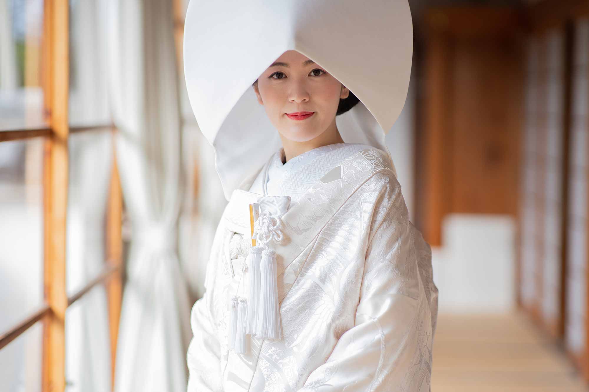縁側での綿帽子姿の花嫁様