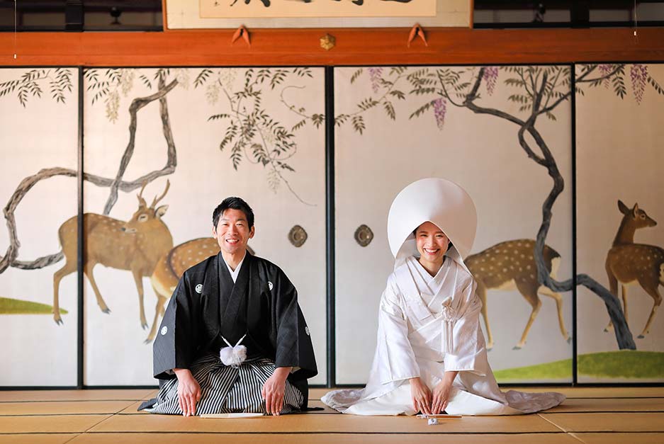 妙蓮寺様の文化財の鹿の襖絵前での婚礼写真