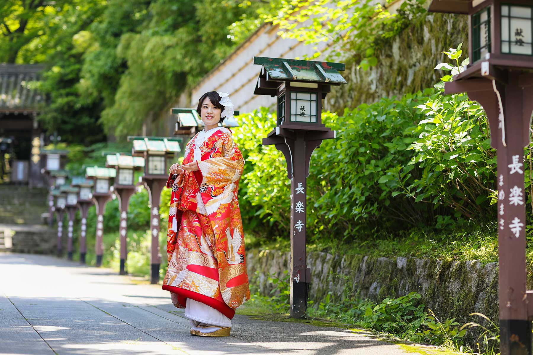 長楽寺参道での色打掛でのお写真
