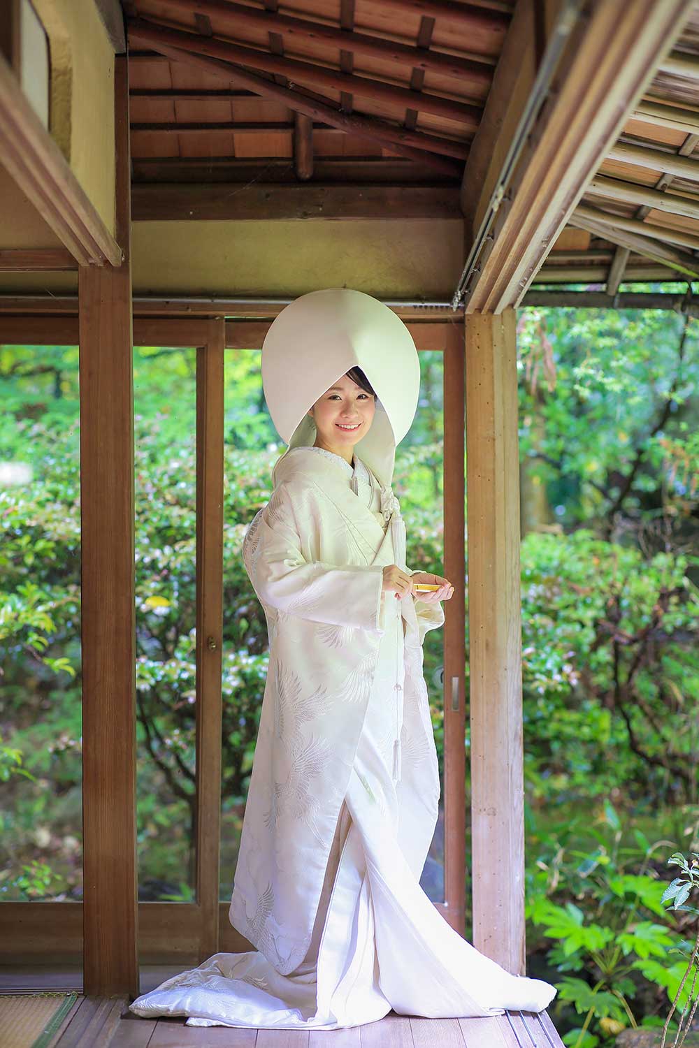 長楽寺縁側での白無垢綿帽子姿の花嫁様