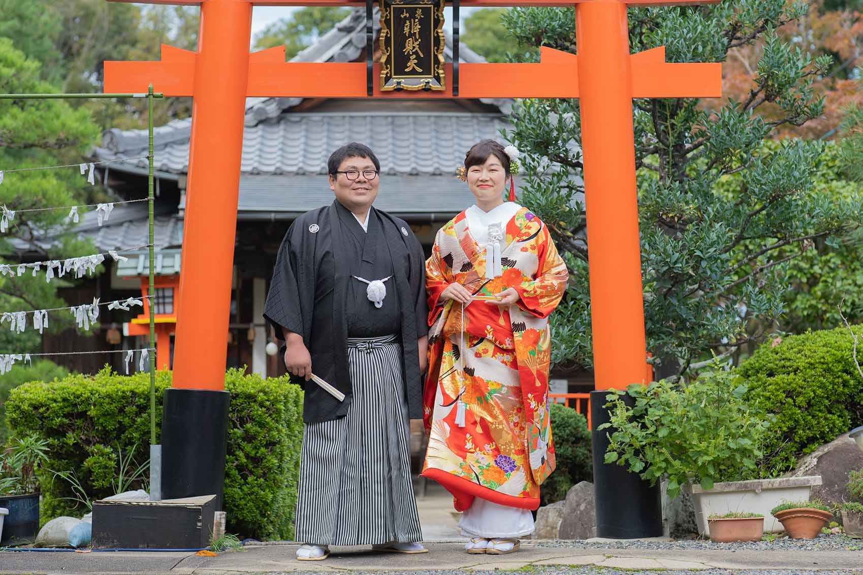 鳥居前での前撮り写真