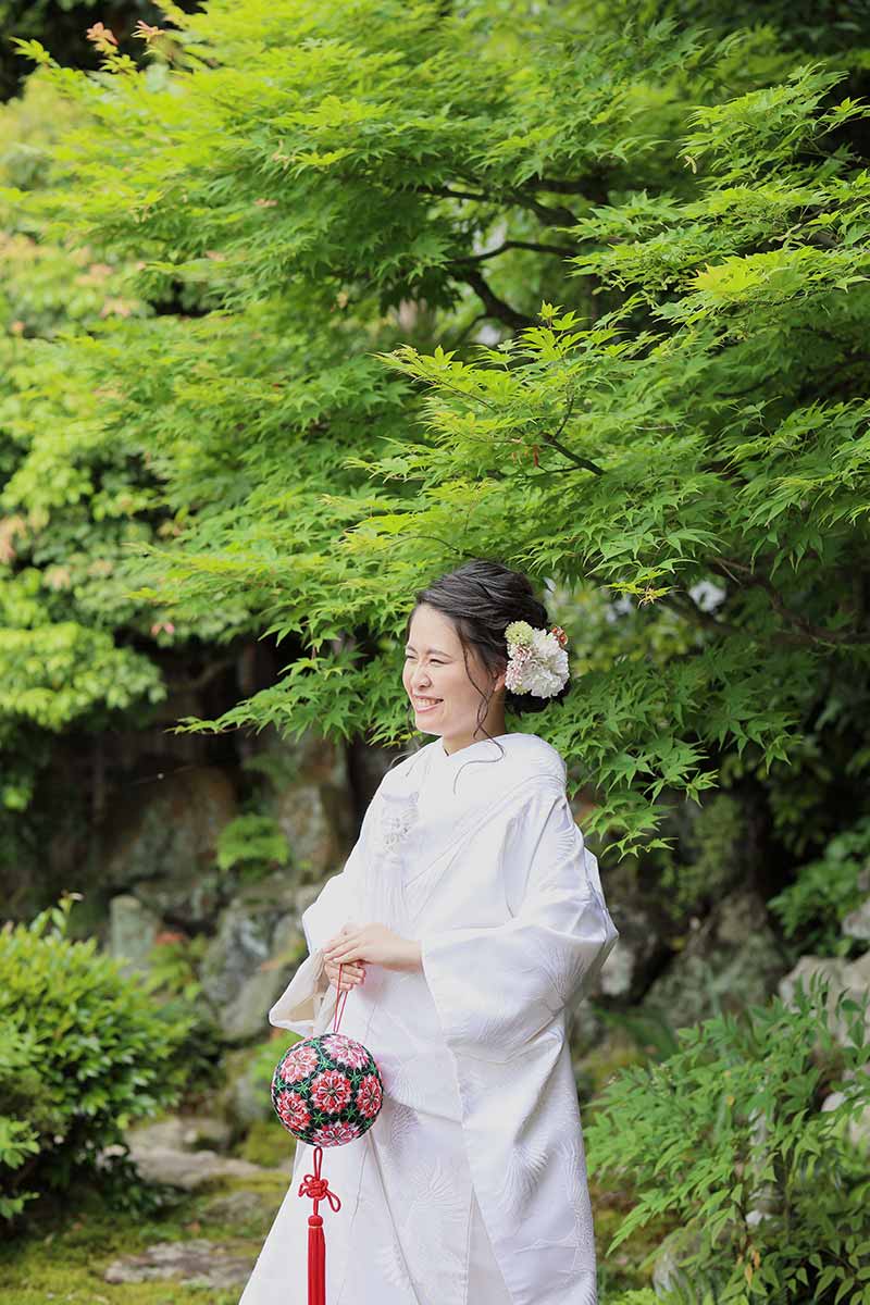 新緑をバックにした京都でのロケーション撮影お写真