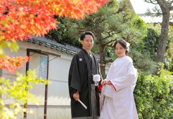 11月の京都紅葉で白無垢姿の新郎新婦様