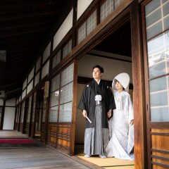 京都のお寺の境内で和装前撮り写真