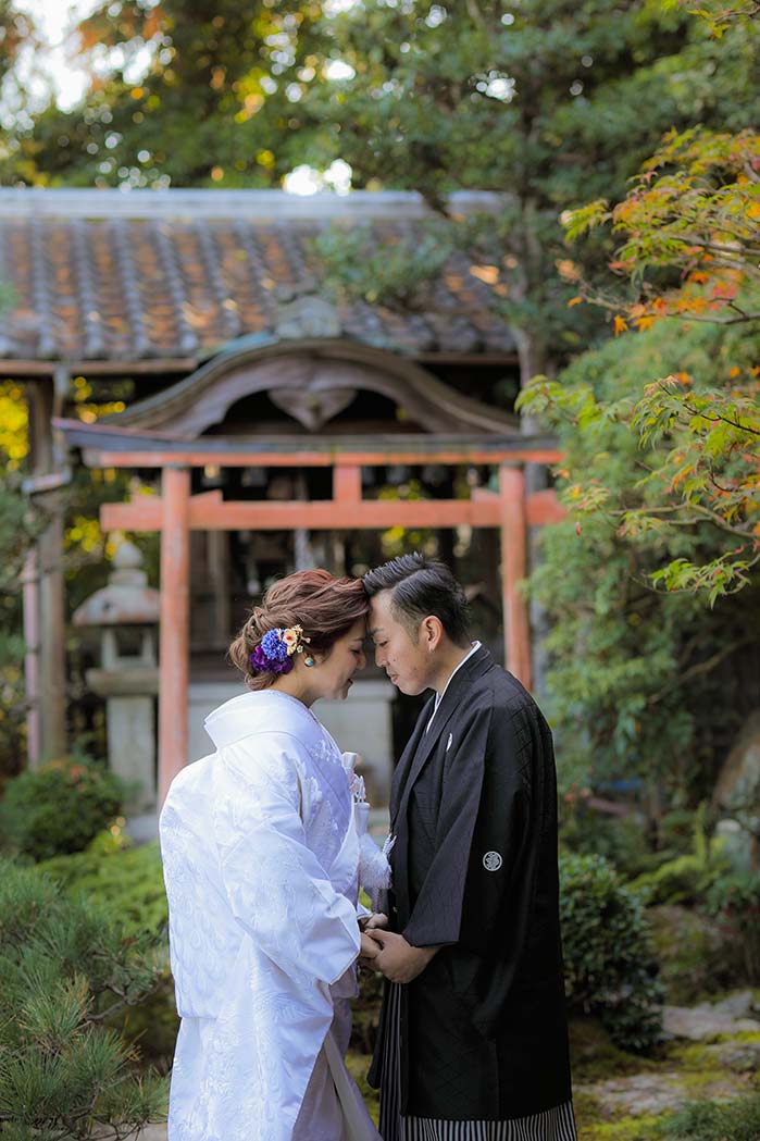 おでこを合わせた新郎新婦様