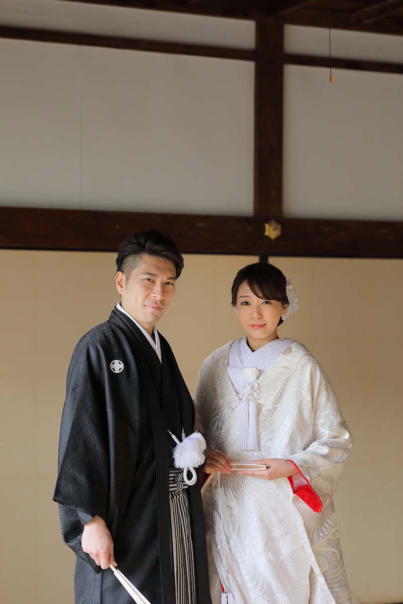 白無垢と羽織袴姿で和装後撮りの新郎新婦様
