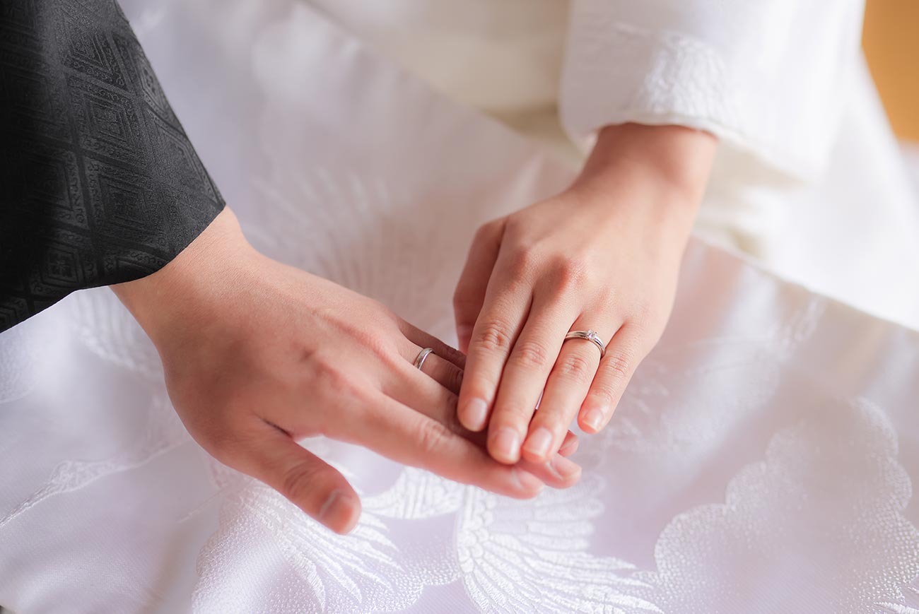 婚約指輪の手元のお写真
