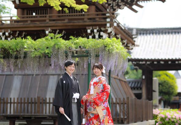藤の花と京都で和装前撮りカップル