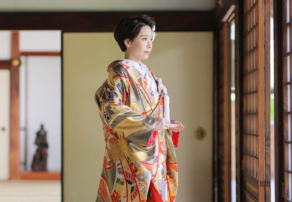 ショートカット＆金の色打掛の花嫁様
