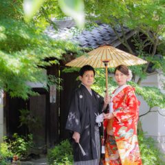 初秋の京都の明るい日差しと和装の新郎新婦様