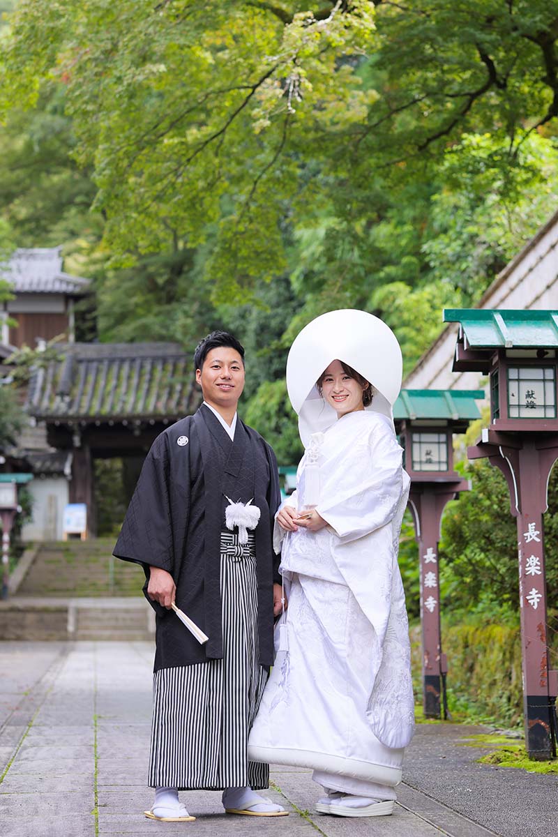 長楽寺参道での綿帽子と羽織袴姿の新郎新婦様