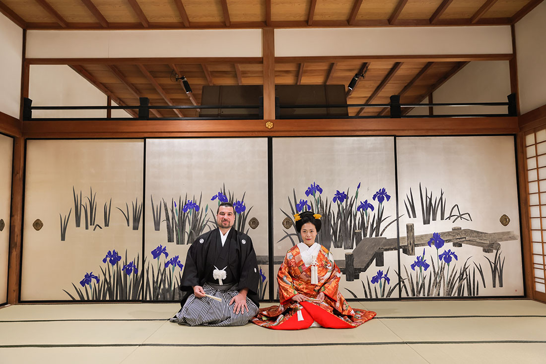 夏の襖絵前での京都な結婚写真