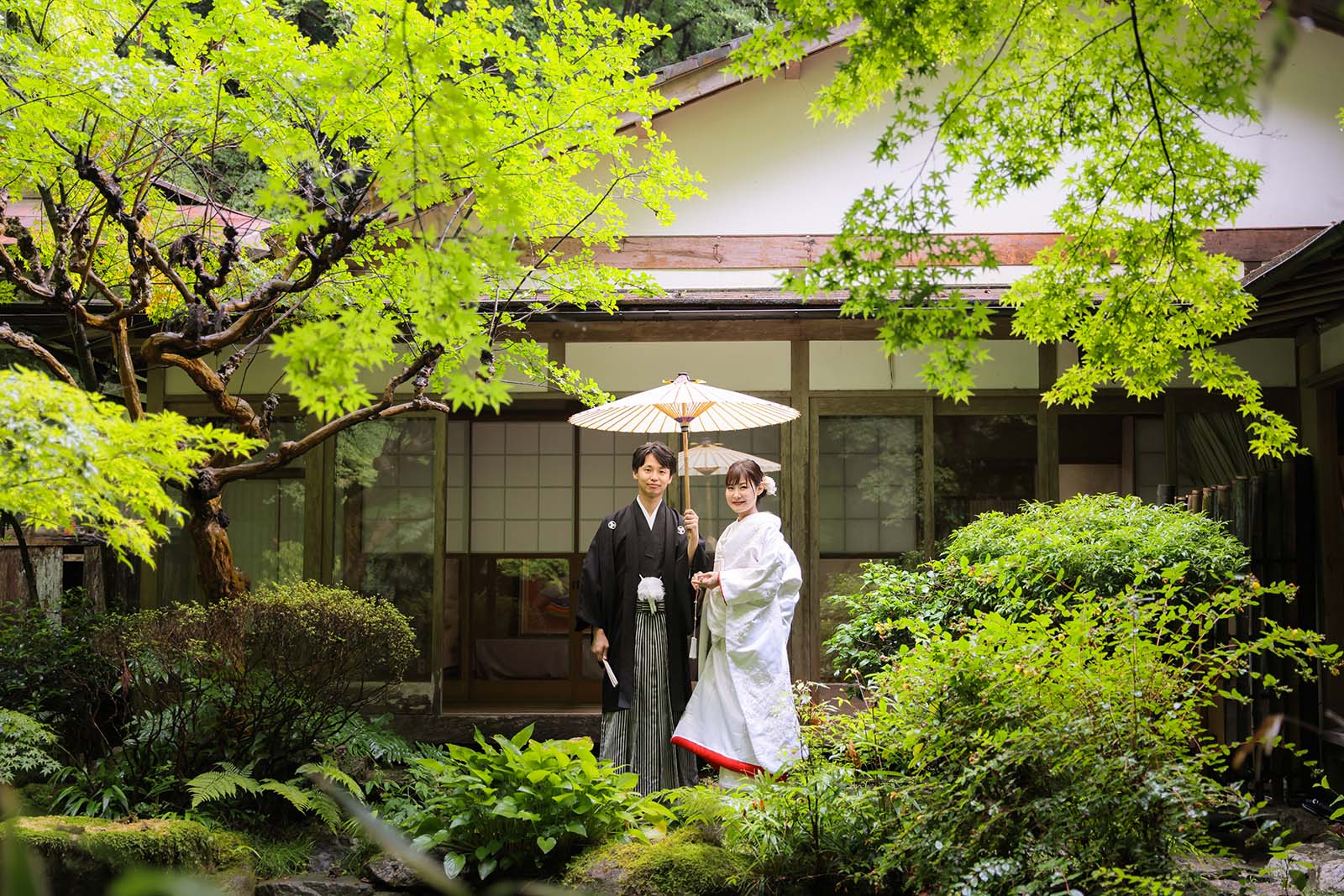 紅葉が美しい長楽寺での京都 前撮りプラン